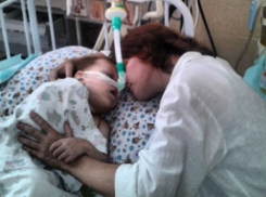 В больницу Ростова доставлена тяжелобольная 2-летняя девочка из Луганска