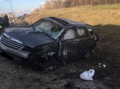 Водитель из Ростовской области не справился с управлением, сбил опору ЛЭП и улетел в кювет