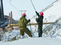 Для восстановления обесточенных объектов Ростовской области после бури вызваны 90 бригад энергетиков из соседних регионов