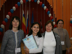 Самых одаренных и активных школьников наградили за «зимние дни мобильности» в Ростове