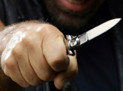 Прохожий получил несколько ударов ножом от хулигана в Ростове