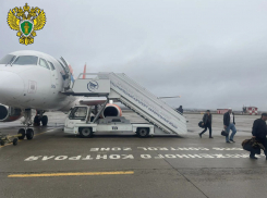 Рейс ростовской авиакомпании «Азимут» сел экстренно в Минводах