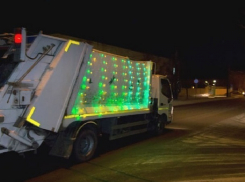 Праздничная подсветка украсила ростовские мусоровозы