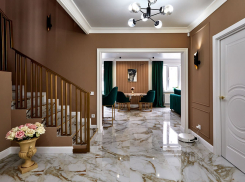 От кухонных уголков до дизайнерской мебели: российская фабрика с 23-летней историей роняет цены