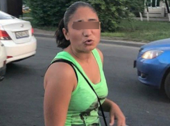 Свидетелями волшебного «исцеления» девушки-калеки стали сердобольные прохожие в Ростове