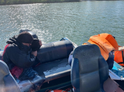 Спасатели вытащили рыбака из воды возле Зеленого острова в Ростове