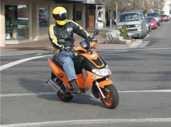 Перекрашенный краденный скутер пытался продать мужчина в Ростовской области