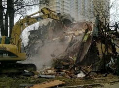 Остановить демонтаж своих незаконных подсобных помещений попытались ростовчане