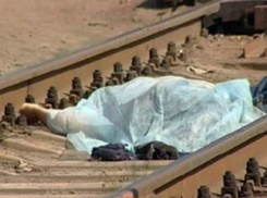Мужчина скончался в мучениях под колесами грузового поезда в Ростове