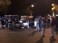 В Волгодонске пассажирка погибла в страшной аварии с маршруткой