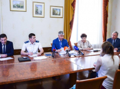 Логвиненко пообещал «оперативно» решить просьбы жителей Ростова