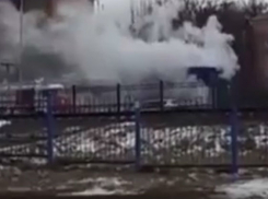 Горящий павильон в Ростове попал на видео и вызвал «страстные» шутки горожан