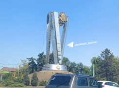 Новую стелу установили на въезде в Ростов со стороны Таганрога 