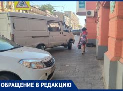 Власти Ростова не обращают внимания на парковку на тротуарах
