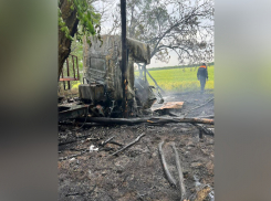 В Ростовской области на трассе сгорел заживо 27-летний водитель грузовика 