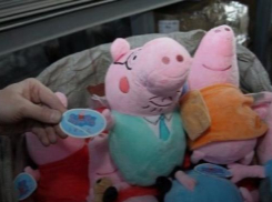 Партию игрушечных поросят и украшений для девочек задержали на ростовской таможне