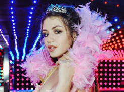 «Занимаюсь артистической деятельностью»: Анна Буря в конкурсе «Мисс Блокнот Ростов-2021»