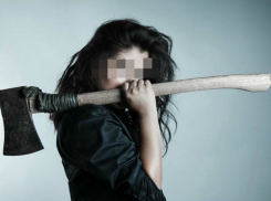 Пьяная женщина попыталась зарубить топором собственного сына в многоэтажке Ростова