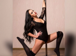 Танцующую на шесте чиновницу уволили из мэрии Ростова