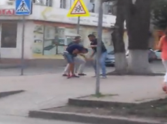 В Ростове водитель маршрутки напал на пассажира и избил на глазах у прохожих 