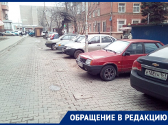 В Ростове на улице Сержантова на месте нелегального рынка появилась «стихийная парковка»