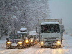 Опасные погодные условия стали причиной закрытия трассы в Ростовской области
