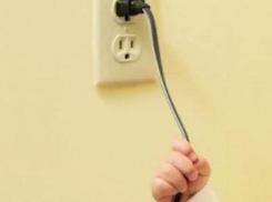 В Ростове полуторагодовалый мальчик погиб, вставив гвоздь в розетку