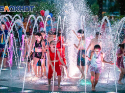 У фонтана в Левобережном парке отключили свет и музыку