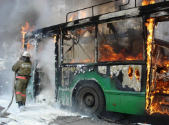 Автобус в Ростовской области сгорел дотла во время проведения сварочных работ