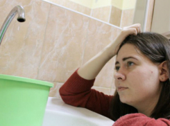 Оставшиеся без горячей и холодной воды ростовчане возмутились отдыхом коммунальных служб