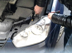 Молодой ростовчанин под покровом ночи похитил фары с дорогой иномарки