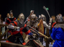 Баклер, меч и шестопёр