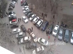 Ростовчане проучили водителя, протаранившего на своем автомобиле несколько машин