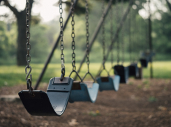 В Ростовской области мужчина приставал к детям на детской площадке 