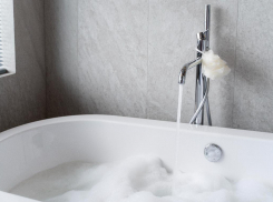 В Новочеркасске зарядка от телефона убила школьницу в ванной