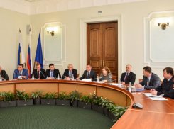 В Ростове реклама на транспорте, остановках и скамейках попала под запрет