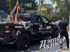 В Ростове оштрафуют водителя с полуголыми девушками, раздающими мороженое 