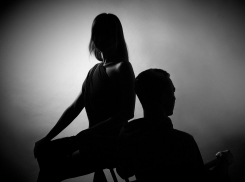 «Мама была на четвереньках в огне»: ростовчанина, по вине которого сгорела его жена, отпустили под подписку о невыезде