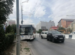 В Ростове на Стачки произошло ДТП с участием пассажирского автобуса