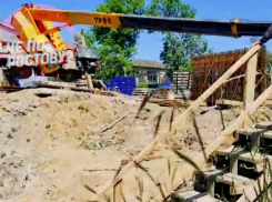 Строительный кран упал и повредил газовую трубу в Ростове