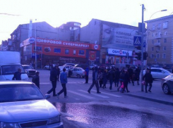 В аварии в центре Ростова  пострадала пенсионерка, переходившая дорогу на сигнал светофора