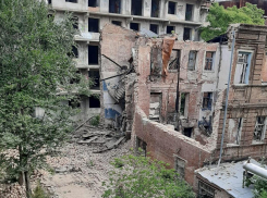 В Ростове власти ввели режим ЧС на территории многоквартирного дома с рухнувшей стеной