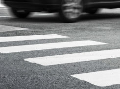 Инкассаторская «Нива» подтолкнула Volkswagen на девушку-пешехода на «зебре» под Ростовом