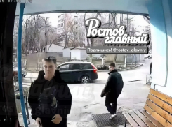 Толпа подростков «запугала» детей у школы №101 на Северном в Ростове