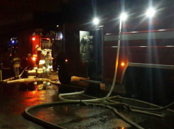 Два человека погибли в страшном ночном пожаре в Ростовской области