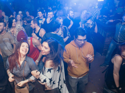 «Жгун» для танцев, бесплатной еды и распивания напитков с гостями требуется ростовскому караоке-клубу