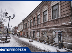 Заброшенный Ростов: как изнутри выглядит доходный дом врача Федора Галкина, скрытый от горожан баннером