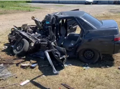 Женщина и двухлетний ребенок погибли в страшном ДТП в Ростовской области