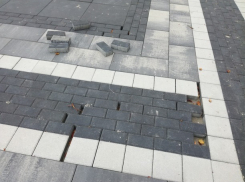 На уродливо положенной плитке в центре Ростова-на-Дону можно легко переломать ноги 