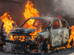 Три иномарки сгорели за ночь в Ростове-на-Дону